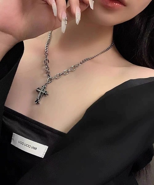 UP START（アップスタート）の「ボリュームクロスネックレス(RO)（ネックレス・レディース・シルバー・FREE）」の2枚目の写真