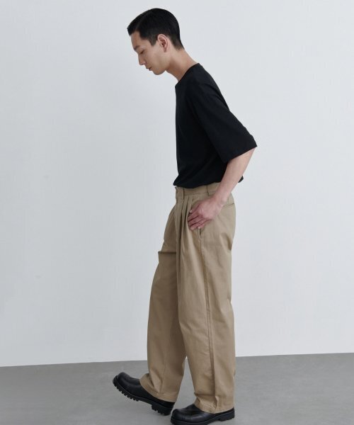 MUSINSA STANDARD（ムシンサスタンダード）の「スリータックセミバルーンチノパンツ[ベージュ]（その他パンツ・メンズ・その他・27/28/29/31/36）」の4枚目の写真