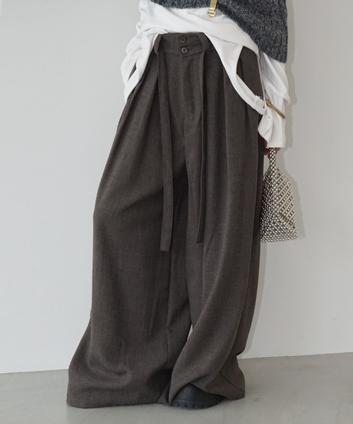 chuclla(チュクラ)の「タックボリュームパンツ chw25a134(スラックス・レディース・ダークグレー/モカ・L/M)」の2枚目の写真