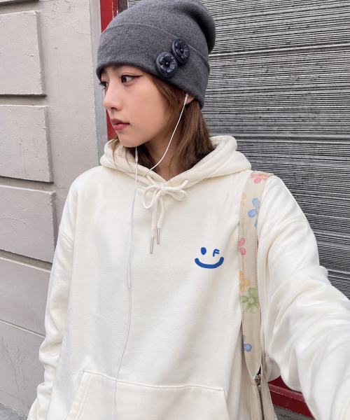 GRAVER（グレーバー）の「[UNISEX]スモールドローイングスマイルホワイトクリップフードティー_クリーム（パーカー・レディース・アイボリー・SMALL/MEDIUM/LARGE/X-LARGE）」の3枚目の写真