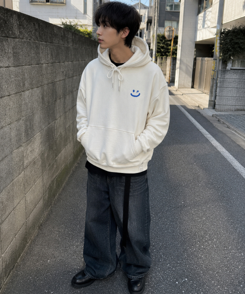 GRAVER（グレーバー）の「[UNISEX]スモールドローイングスマイルホワイトクリップフードティー_クリーム（パーカー・レディース・アイボリー・SMALL/MEDIUM/LARGE/X-LARGE）」の5枚目の写真