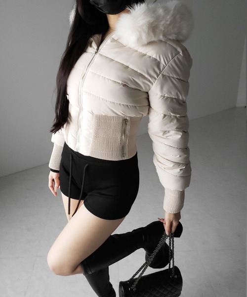 me+em select(ミームセレクト)の「※※【 2color 】ウエストマークファーフードレディフェイクダウンジャケット / waist mark fur hooded lady fake down jacket(ダウンジャケット/コート・レディース・ベージュ/ブラック・FREE)」の4枚目の写真