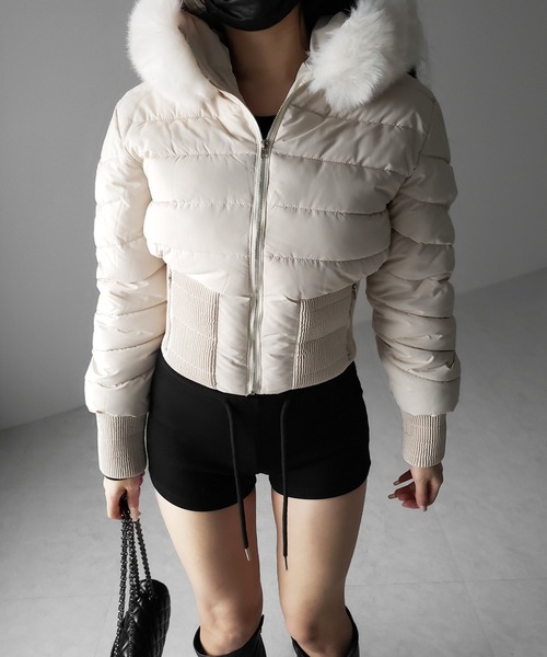 me+em select(ミームセレクト)の「※※【 2color 】ウエストマークファーフードレディフェイクダウンジャケット / waist mark fur hooded lady fake down jacket(ダウンジャケット/コート・レディース・ベージュ/ブラック・FREE)」の5枚目の写真
