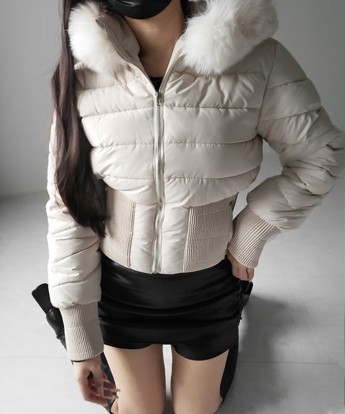 me+em select(ミームセレクト)の「※※【 2color 】ウエストマークファーフードレディフェイクダウンジャケット / waist mark fur hooded lady fake down jacket(ダウンジャケット/コート・レディース・ベージュ/ブラック・FREE)」の7枚目の写真