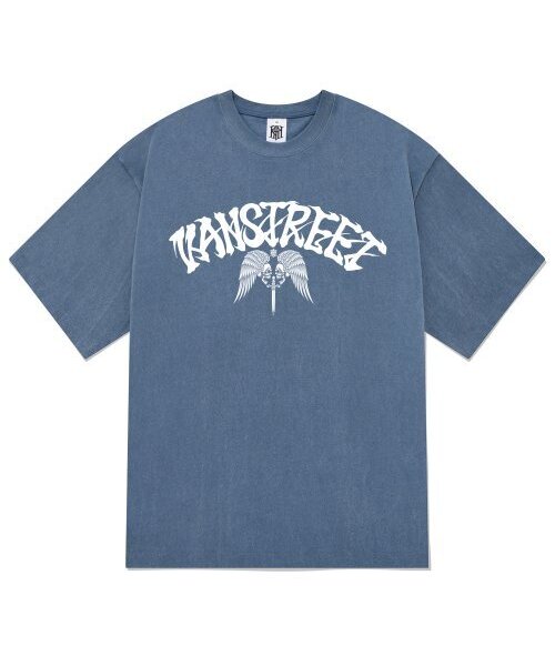 KAN6312(カン6312)の「KTPN0167 レタリング 円卓の騎士 ピグメント 半袖Tシャツ - ブルー(Tシャツ/カットソー・メンズ・その他・MEDIUM/LARGE/X-LARGE)」の1枚目の写真