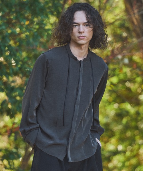 CASPER JOHN（キャスパージョン）の「String tie band collar shirts/ストリングタイバンドカラーシャツ（シャツ/ブラウス・メンズ・ホワイト/チャコールグレー・MEDIUM/LARGE/SMALL/X-SMALL）」の2枚目の写真