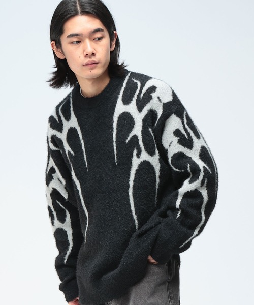 SAKAZEN(サカゼン)の「Cathy's Closet (キャシーズ クロセット) フェザー ジャガード クルーネック ニット 52706002(ニット/セーター・メンズ・ワイン/ブラック×レッド/ホワイト/ホワイト×ブラック・M/L)」の2枚目の写真