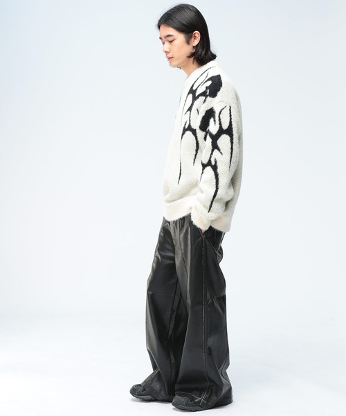 SAKAZEN(サカゼン)の「Cathy's Closet (キャシーズ クロセット) フェザー ジャガード クルーネック ニット 52706002(ニット/セーター・メンズ・ワイン/ブラック×レッド/ホワイト/ホワイト×ブラック・M/L)」の5枚目の写真