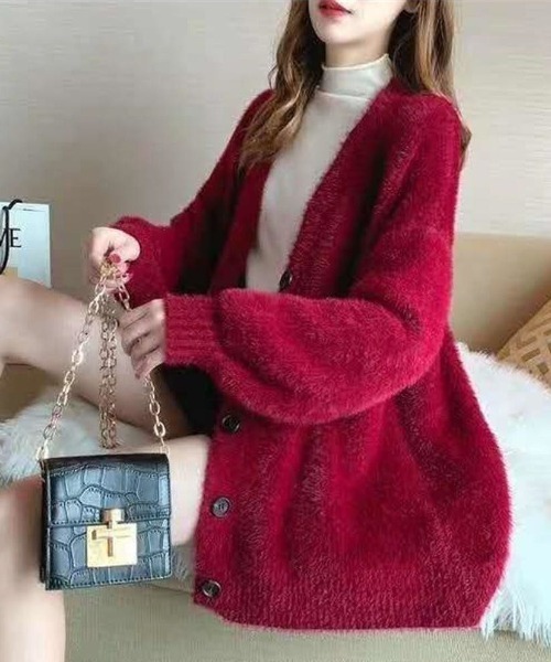 maison de LATIR(メゾンドラティール)の「暖かくて女性らしい印象のシャギーニットVネックカーディガン(ニット/セーター・レディース・オフホワイト/レッド/ホワイト/ブラック/ブルー/グレー・FREE)」の6枚目の写真