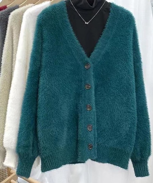 maison de LATIR(メゾンドラティール)の「暖かくて女性らしい印象のシャギーニットVネックカーディガン(ニット/セーター・レディース・オフホワイト/レッド/ホワイト/ブラック/ブルー/グレー・FREE)」の12枚目の写真