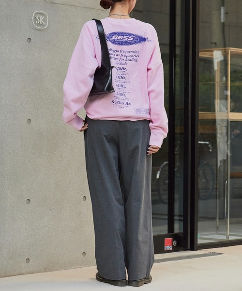 DIET BUTCHER SLIM SKIN(ダイエットブッチャースリムスキン)の「DIET BUTCHER SLIM SKIN/ダイエットブッチャースリムスキン RADIAL SWEAT ワッペンロゴ クルーネック スウェット トレーナー(スウェット・メンズ・パープル/グリーン/グレー/ブルー/オリーブ/ライトピンク・S/M)」の18枚目の写真