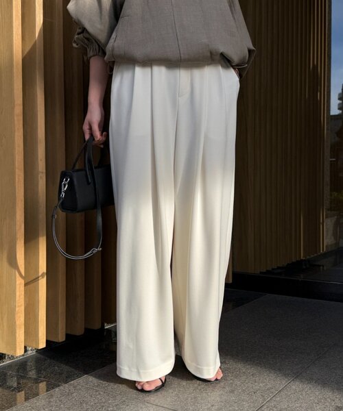 LOUNGEDRESS(ラウンジドレス)の「【@ld_risaコラボ】ジャージータックワイドパンツ(その他パンツ・レディース・ブラック/オフホワイト/ベージュ・SMALL/MEDIUM)」の1枚目の写真