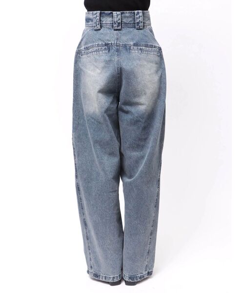 MURUA（ムルーア）の「パッチポケットバレルレッグデニム（デニムパンツ・レディース・ブルー・1/2）」の9枚目の写真