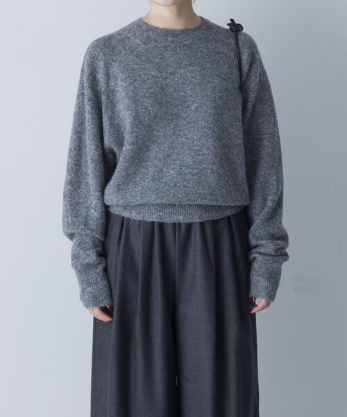 かぐれ(カグレ)の「アルパカクルーネックニット(ニット/セーター・レディース・グレー/イエロー/ブルー・FREE)」の9枚目の写真