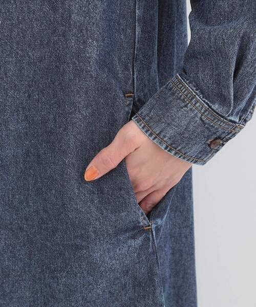 SHOO・LA・RUE(シューラルー)の「【ライトオンスデニム/S-LL】体型カバーにも ロングデニムシャツワンピース(ワンピース・レディース・ブラック/ライトブルー/ブルー系その他・02/01/04/03)」の21枚目の写真