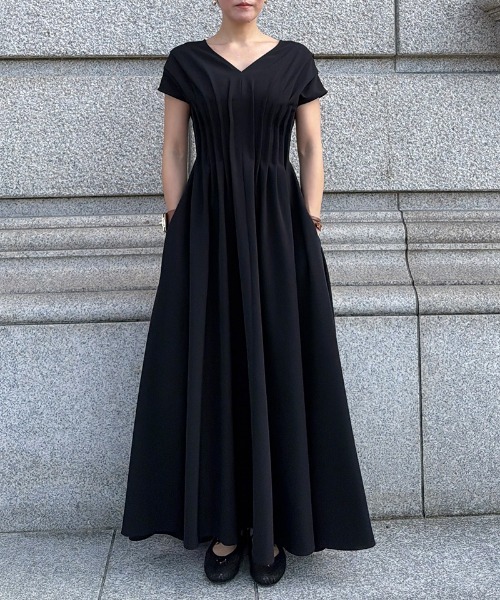 JENNE(ジェンヌ)の「タック立体ドレスワンピ(防シワ・接触冷感・eco素材)(ワンピース・レディース・ブラック/グリーン/ネイビー・MEDIUM/SMALL/X-LARGE/LARGE)」の15枚目の写真