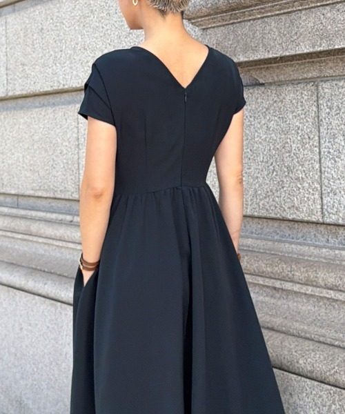 JENNE(ジェンヌ)の「タック立体ドレスワンピ(防シワ・接触冷感・eco素材)(ワンピース・レディース・ブラック/グリーン/ネイビー・MEDIUM/SMALL/X-LARGE/LARGE)」の7枚目の写真