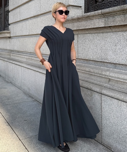 JENNE(ジェンヌ)の「タック立体ドレスワンピ(防シワ・接触冷感・eco素材)(ワンピース・レディース・ブラック/グリーン/ネイビー・MEDIUM/SMALL/X-LARGE/LARGE)」の9枚目の写真