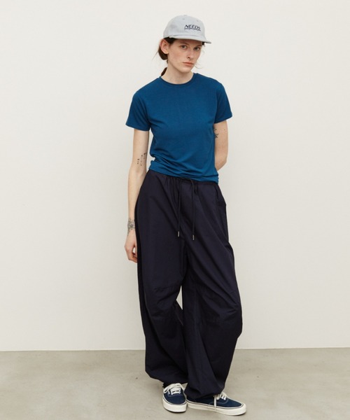 Auntie Rosa Holiday(アンティローザホリデー)の「ベーシッククルーTEE / 接触冷感 / 抗菌防臭 / UVCUT(Tシャツ/カットソー・レディース・チャコールグレー/オフホワイト/ブラック/ダークブルー・FREE)」の17枚目の写真