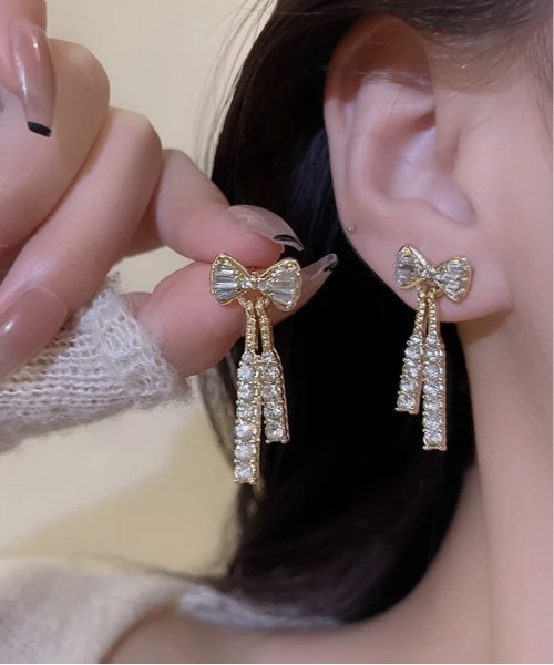 ARCHIVER(アーカイバ)の「【Bz】レディース リボン ダイ風ヤ ピアス(BDS)(ピアス(両耳用)・レディース・ゴールド・FREE)」の1枚目の写真