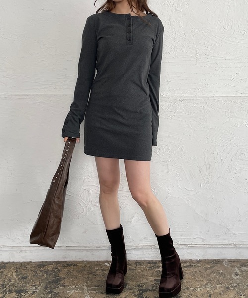 ROGER AND RAW（ロジャーアンドロウ）の「ヘンリーネック長袖ミニワンピース（ワンピース・レディース・ブラウン/チャコールグレー・FREE）」の3枚目の写真
