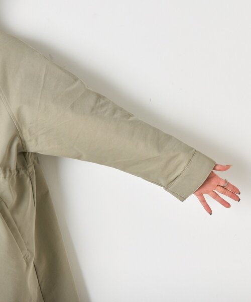 Jena espace merveilleux(ジェナ エスパスメルヴェイユ)の「ウエストギャザーコート(ステンカラーコート・レディース・アイボリー/カーキ・FREE)」の3枚目の写真