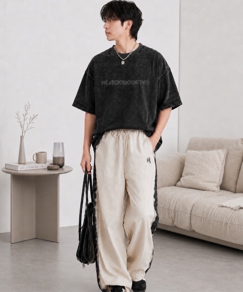 SHEPP(シープ)の「【UNISEX】ヴィンテージ風ウォッシュド加工 ストリート ビッグシルエットT ハーフスリーブ(Tシャツ/カットソー・メンズ・ブラック・M/L)」の13枚目の写真