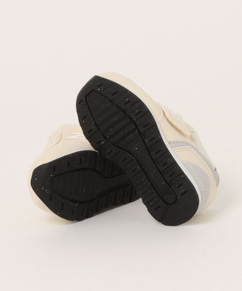NEW BALANCE(ニューバランス)の「NEW BALANCE ニューバランス 12-165(H) I996 5E3(W) I996 I996 5E3 BEIGE(5E3)(スニーカー・キッズ・ベージュ・12/16.5/16/15.5/15 /14.5/14/13.5/13/12.5)」の3枚目の写真