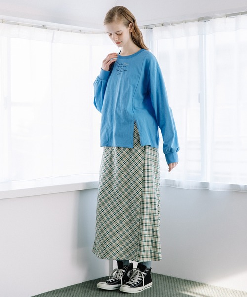 POU DOU DOU(プードゥドゥ)の「スリットデザインロゴ刺繍ロンT(Tシャツ/カットソー・レディース・オフホワイト/ブルー/ネイビー・3)」の5枚目の写真