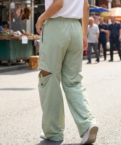 ROXY（ロキシー）の「【ROXY/ロキシー】MY OASIS PANTS/ベンチレーション付き　シャリ感　ドローコード付き　ナイロンパンツ（その他パンツ・レディース・ブラック/グリーン・MEDIUM/LARGE）」の2枚目の写真