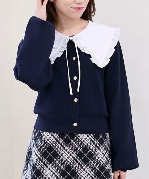 MAJESTIC LEGON（マジェスティックレゴン）の「フリルカラーセットニットカーディガン（カーディガン/ボレロ・レディース・ネイビー/アイボリー/グレー・MEDIUM）」の3枚目の写真