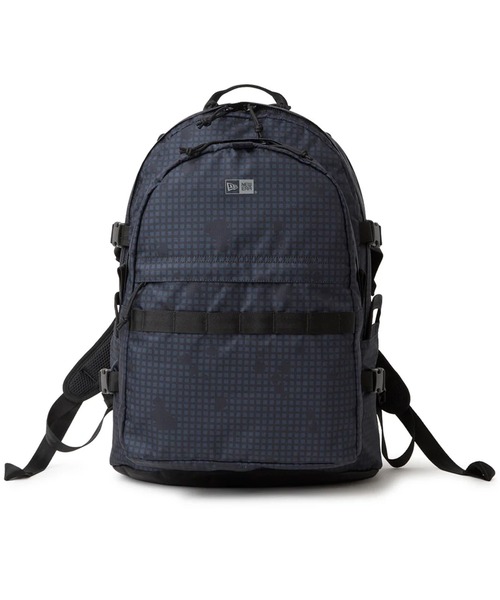 NEW ERA（ニューエラ）の「NEW ERA/ニューエラ バックパック キャリアパック 35L ブラックナイトカモ 14750923（バックパック/リュック・メンズ・ブラック・FREE）」の2枚目の写真
