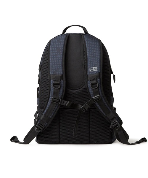 NEW ERA（ニューエラ）の「NEW ERA/ニューエラ バックパック キャリアパック 35L ブラックナイトカモ 14750923（バックパック/リュック・メンズ・ブラック・FREE）」の3枚目の写真