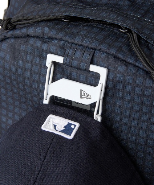 NEW ERA（ニューエラ）の「NEW ERA/ニューエラ バックパック キャリアパック 35L ブラックナイトカモ 14750923（バックパック/リュック・メンズ・ブラック・FREE）」の5枚目の写真