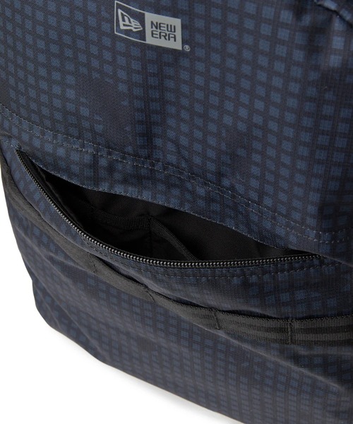 NEW ERA（ニューエラ）の「NEW ERA/ニューエラ バックパック キャリアパック 35L ブラックナイトカモ 14750923（バックパック/リュック・メンズ・ブラック・FREE）」の6枚目の写真
