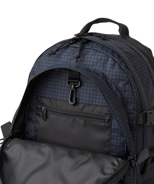 NEW ERA（ニューエラ）の「NEW ERA/ニューエラ バックパック キャリアパック 35L ブラックナイトカモ 14750923（バックパック/リュック・メンズ・ブラック・FREE）」の7枚目の写真