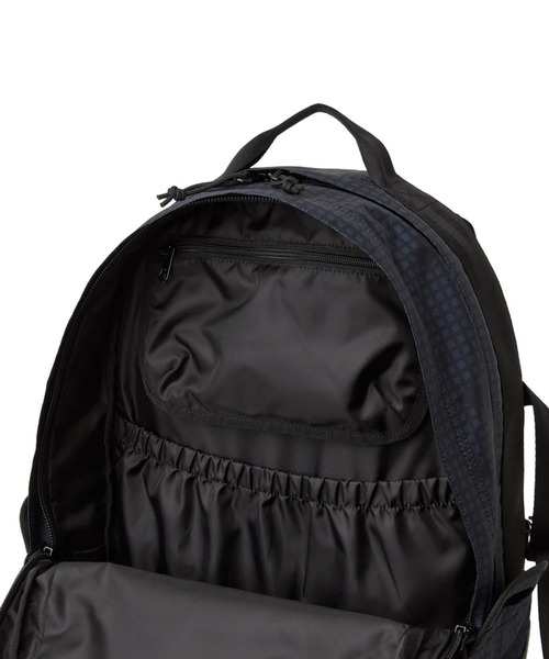 NEW ERA（ニューエラ）の「NEW ERA/ニューエラ バックパック キャリアパック 35L ブラックナイトカモ 14750923（バックパック/リュック・メンズ・ブラック・FREE）」の8枚目の写真