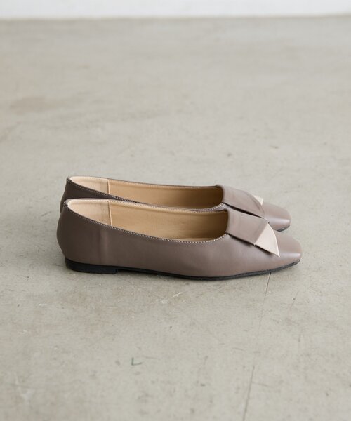 Jena espace merveilleux（ジェナ　エスパスメルヴェイユ）の「フラットリボンパンプス（その他シューズ・レディース・グレー/シルバー・MEDIUM/LARGE）」の4枚目の写真