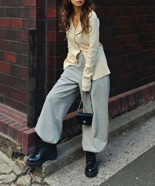 esutoreja(エストレジャ)の「センタースリットVネックカーディガン(カーディガン/ボレロ・レディース・ピンク/ブラック/アイボリー・FREE)」の5枚目の写真