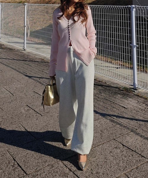 esutoreja(エストレジャ)の「センタースリットVネックカーディガン(カーディガン/ボレロ・レディース・ピンク/ブラック/アイボリー・FREE)」の9枚目の写真