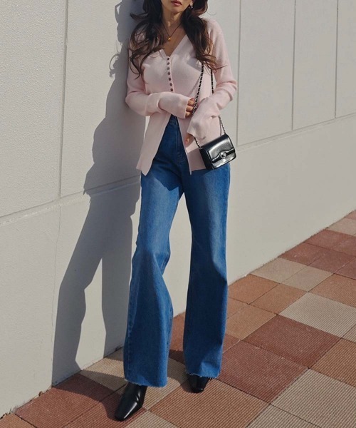 esutoreja(エストレジャ)の「センタースリットVネックカーディガン(カーディガン/ボレロ・レディース・ピンク/ブラック/アイボリー・FREE)」の13枚目の写真