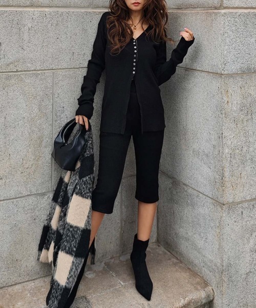 esutoreja(エストレジャ)の「センタースリットVネックカーディガン(カーディガン/ボレロ・レディース・ピンク/ブラック/アイボリー・FREE)」の16枚目の写真