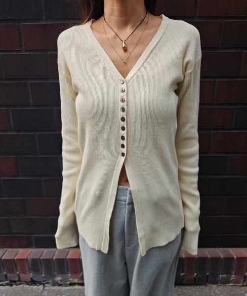 esutoreja(エストレジャ)の「センタースリットVネックカーディガン(カーディガン/ボレロ・レディース・ピンク/ブラック/アイボリー・FREE)」の18枚目の写真