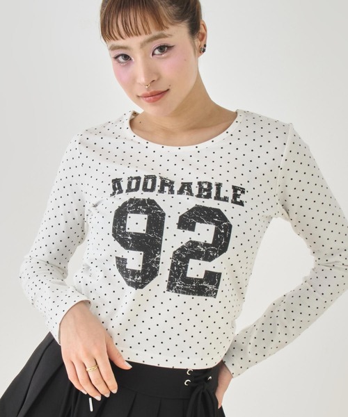 ANAP(アナップ)の「ドット柄サイドギャザーナンバリングロンT(Tシャツ/カットソー・レディース・グレー/オフホワイト・F)」の2枚目の写真