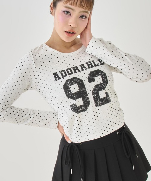 ANAP(アナップ)の「ドット柄サイドギャザーナンバリングロンT(Tシャツ/カットソー・レディース・グレー/オフホワイト・F)」の3枚目の写真