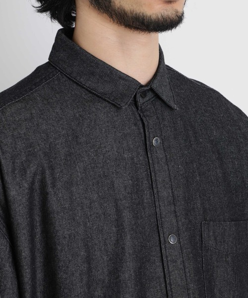 NANO universe(ナノユニバース)の「6.5oz リラックスデニムシャツ 長袖(シャツ/ブラウス・メンズ・ブルー/グレー/ブラック・L/M/S)」の20枚目の写真