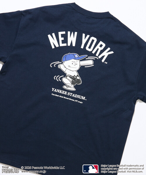 FREAK'S STORE（フリークスストア）の「限定展開 PEANUTS×MLB 別注 ビッグシルエット バックプリント Tシャツ / YANKEES（Tシャツ/カットソー・メンズ・アッシュグレー/ブラック/ホワイト/ネイビー・SMALL/MEDIUM/LARGE）」の4枚目の写真