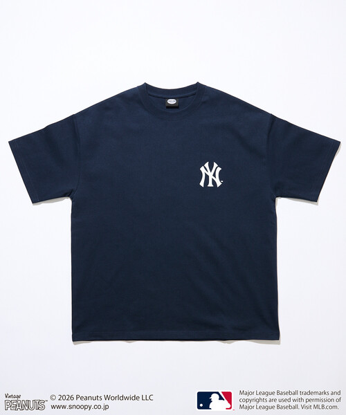 FREAK'S STORE（フリークスストア）の「限定展開 PEANUTS×MLB 別注 ビッグシルエット バックプリント Tシャツ / YANKEES（Tシャツ/カットソー・メンズ・アッシュグレー/ブラック/ホワイト/ネイビー・SMALL/MEDIUM/LARGE）」の5枚目の写真