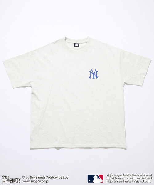 FREAK'S STORE（フリークスストア）の「限定展開 PEANUTS×MLB 別注 ビッグシルエット バックプリント Tシャツ / YANKEES（Tシャツ/カットソー・メンズ・アッシュグレー/ブラック/ホワイト/ネイビー・SMALL/MEDIUM/LARGE）」の11枚目の写真