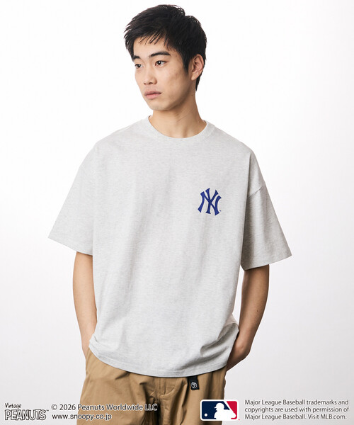FREAK'S STORE（フリークスストア）の「限定展開 PEANUTS×MLB 別注 ビッグシルエット バックプリント Tシャツ / YANKEES（Tシャツ/カットソー・メンズ・アッシュグレー/ブラック/ホワイト/ネイビー・SMALL/MEDIUM/LARGE）」の18枚目の写真